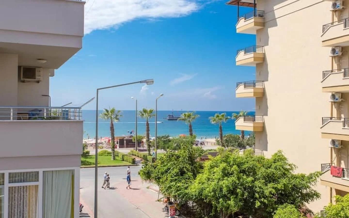 Luxury 2+1 Seafront Apartment in Kleopatra, Alanya