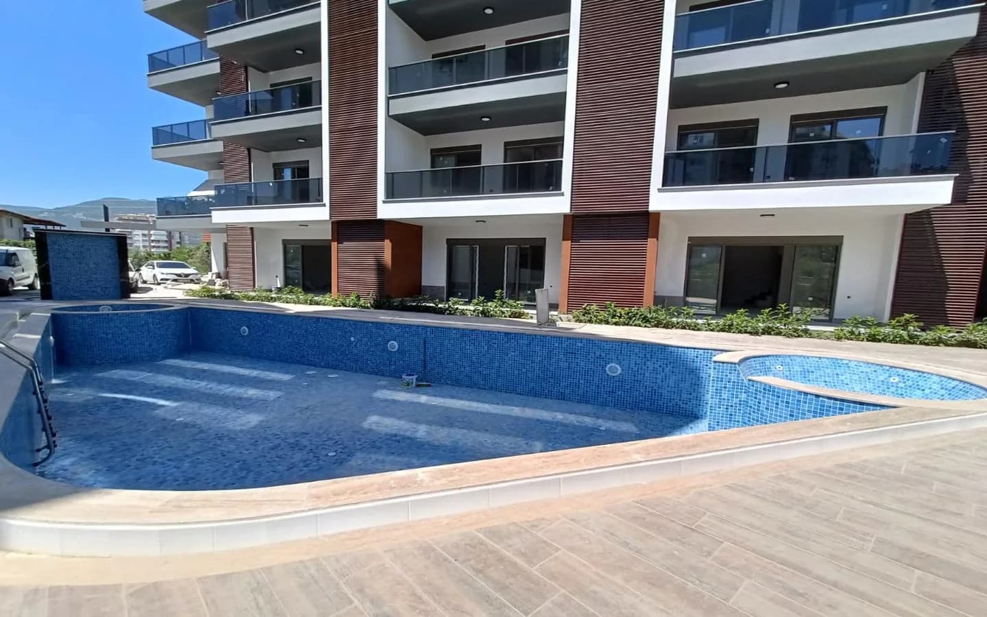 Stylish 1+1 Apartment in Tosmur: Invest in Veluxe Residence