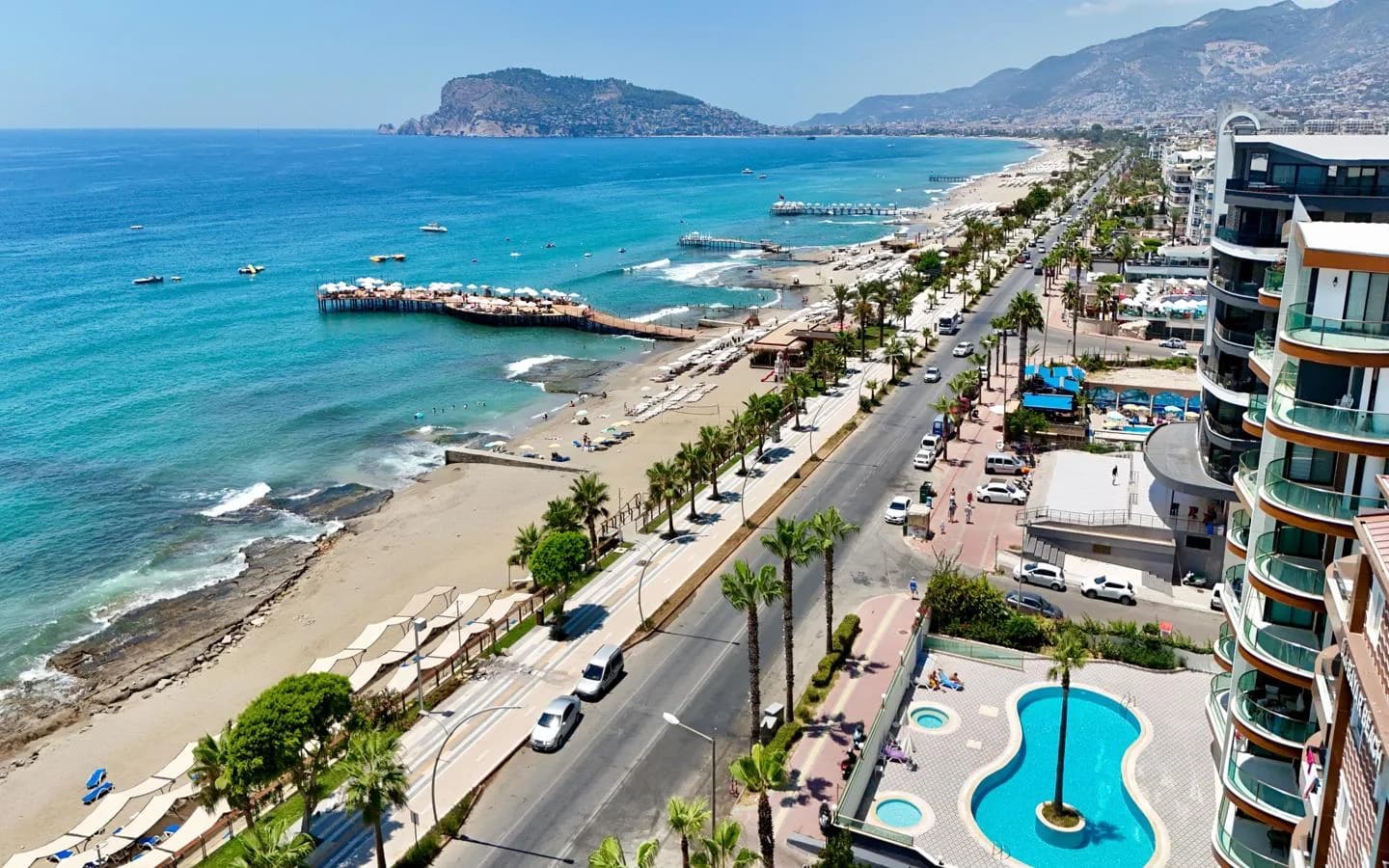 Luxurious 3+1 Apartment in Küçüker Seaside, Oba