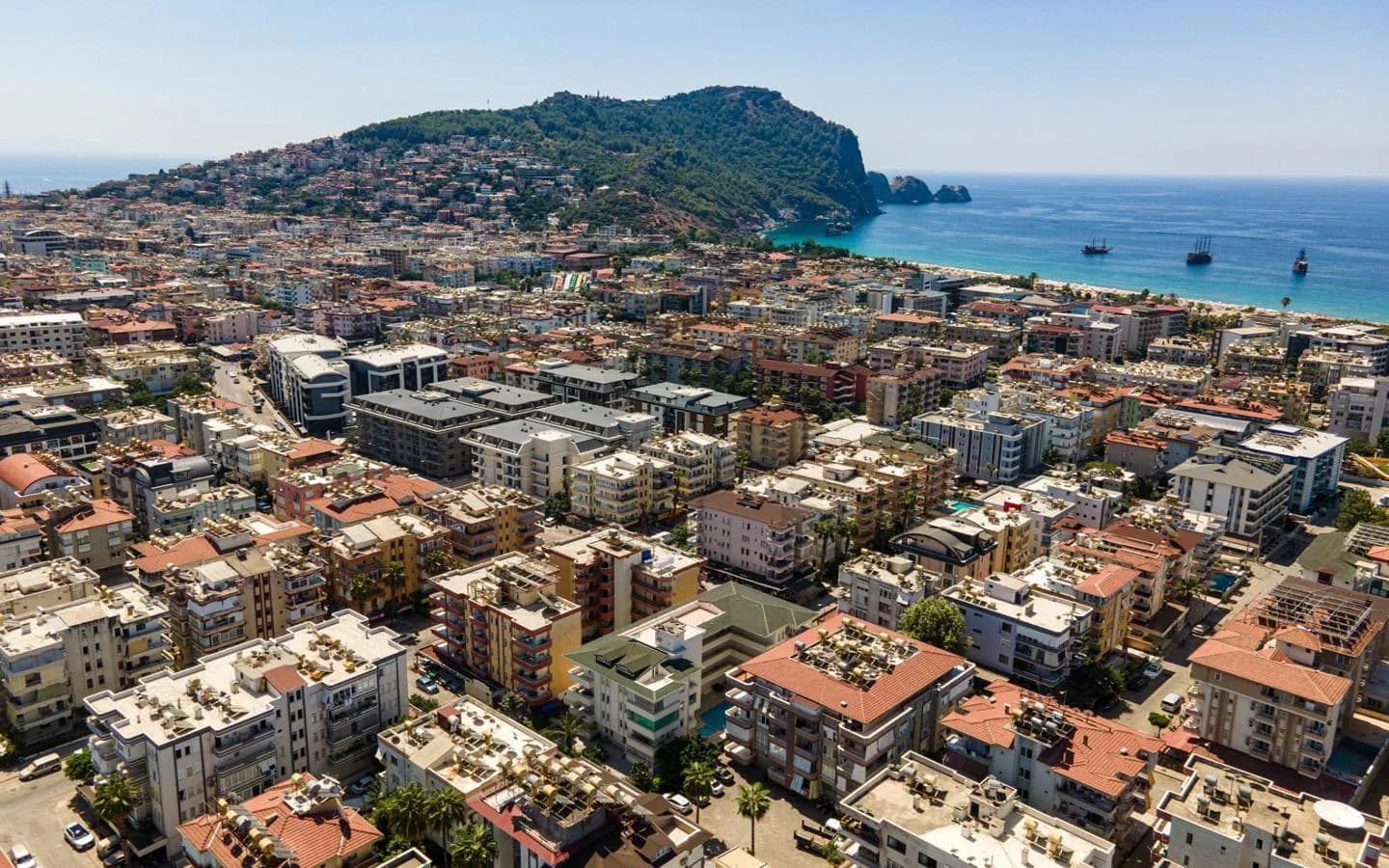 Stylish 1+1 Apartment Steps from Cleopatra Beach, Alanya